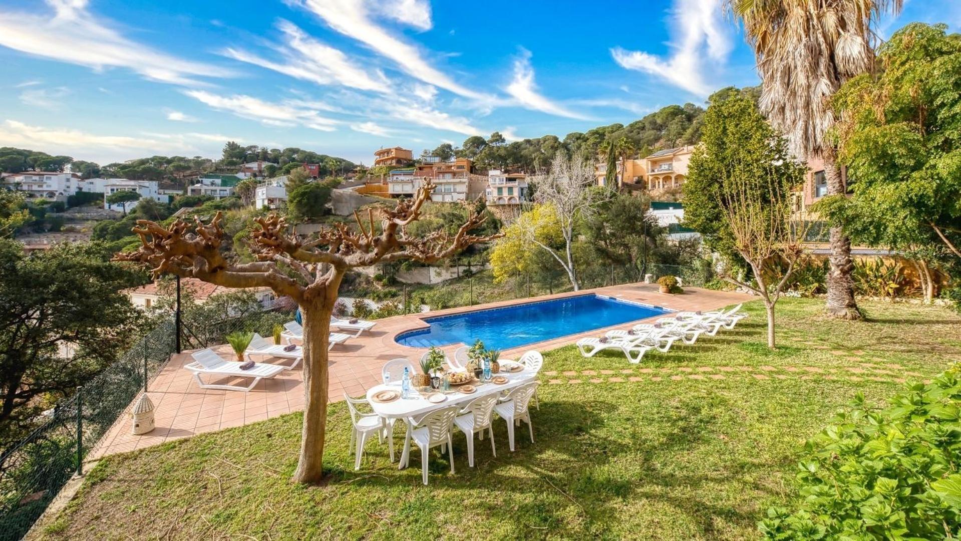 Costacabana - Marysol Villa *
